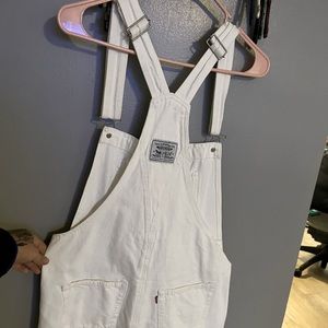 White Levi’s by Free People! M